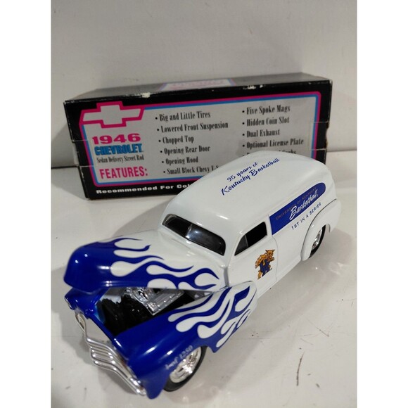 SpecCast 20532 DieCast University Kentucky UK 1946 Chevrolet Sedan Delivery +Box - Picture 7 of 12